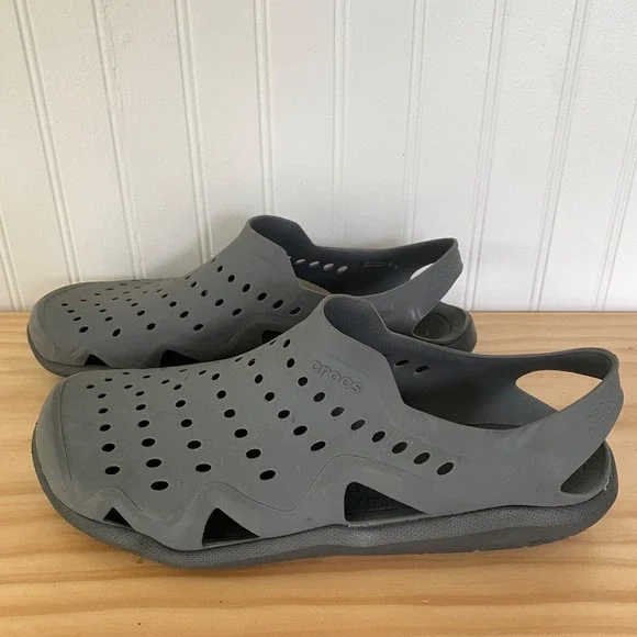 Crocs Mens Swiftwater Wave Sandals Size 10 Perforated Closed Toe Water Shoes