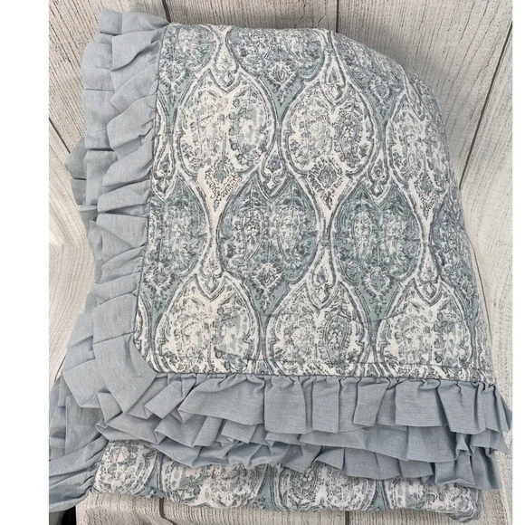 Rachel Zoe Quilt Set Full Queen Blue White Paisley Ruffled 100% Cotton Bedding