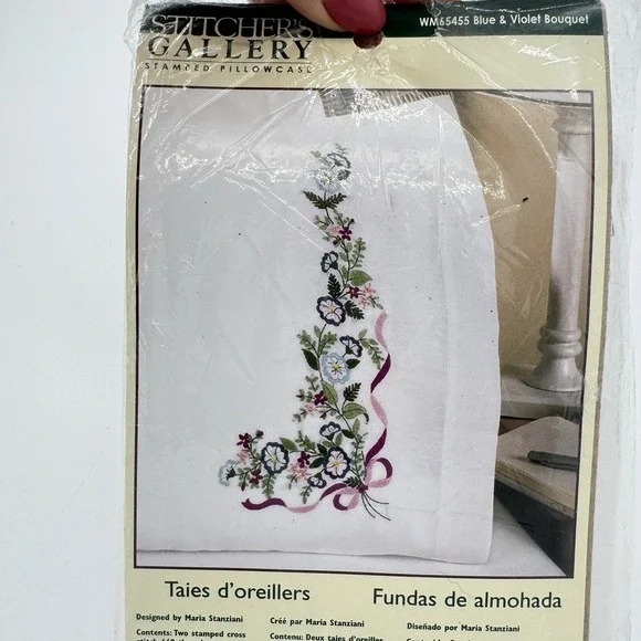 VTG Bucilla Stitchers Gallery Stamped Cross Stitch Two Pillowcases‎ Kit Bouquet