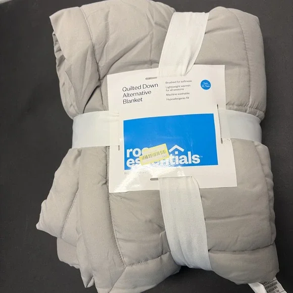 Gray Room Essentials Quilted Down Alternative Blanket Size Twin/XL Twin