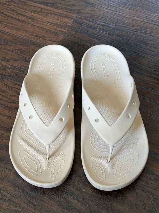 CROCS Men's Cream Flip-Flop Sandals, Like NEW