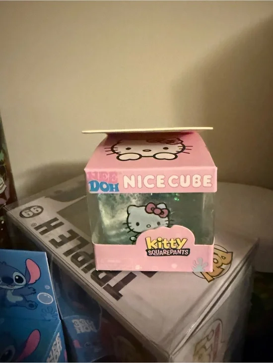 Hello Kitty Pink Nice Cube Bath Toy