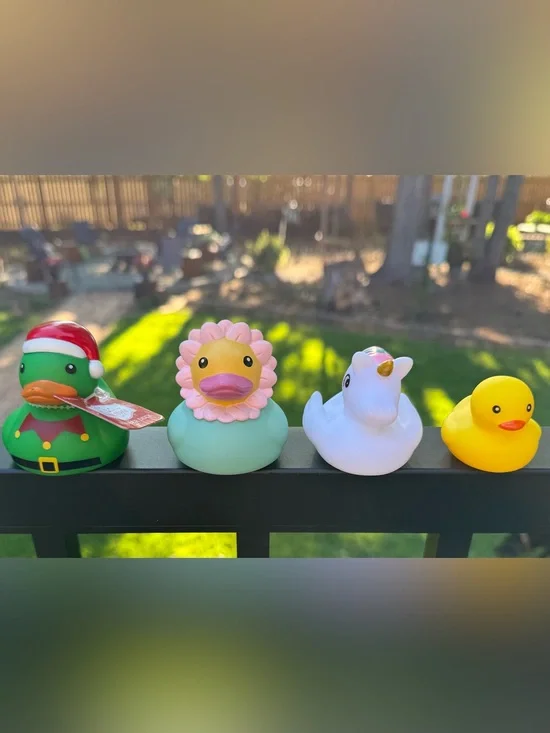 4 Rubber Ducks