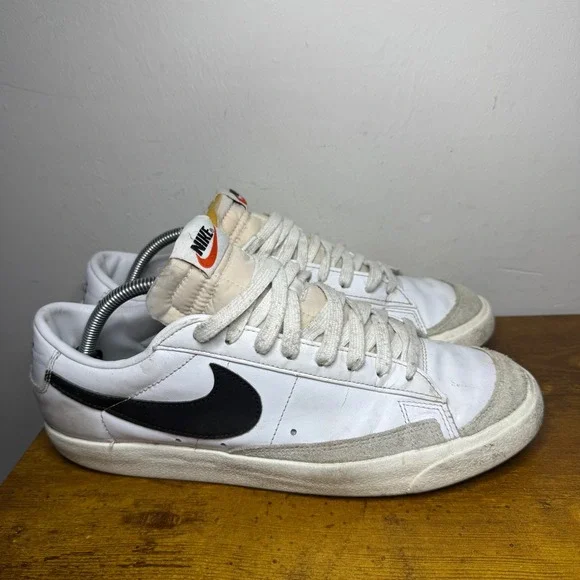 Nike Blazer Low 77 Sneakers Mens Size 10 White Black DA6364-101