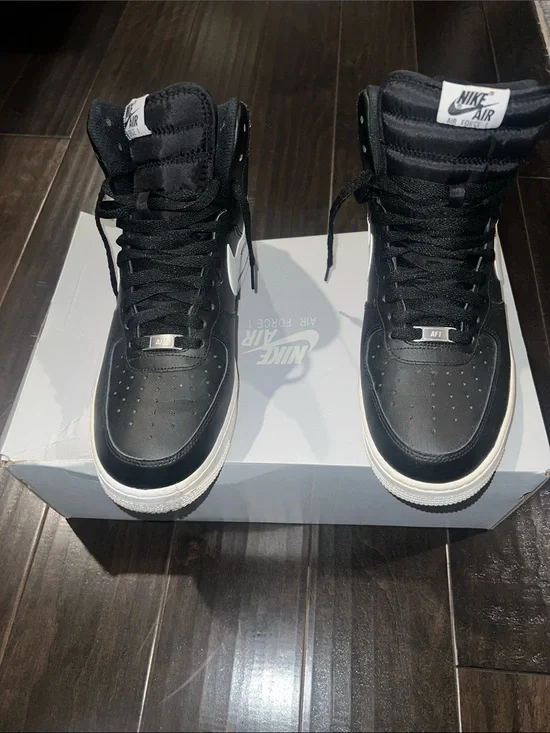 Men’s Nike Air Force 1 High-Top Sneakers in Black and White