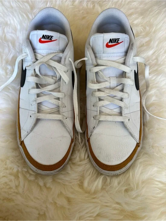 Nike Men’s White, Brown & Black Low-Top Sneakers