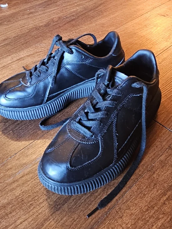 Onitsuka Tiger Delacity Black Leather Low-Top Sneakers