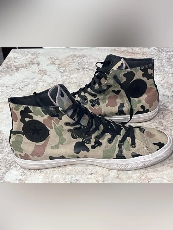 Converse  Chuck Taylor Hi-Top Sneakers Green Camo Black Accents Men’s Sz 13