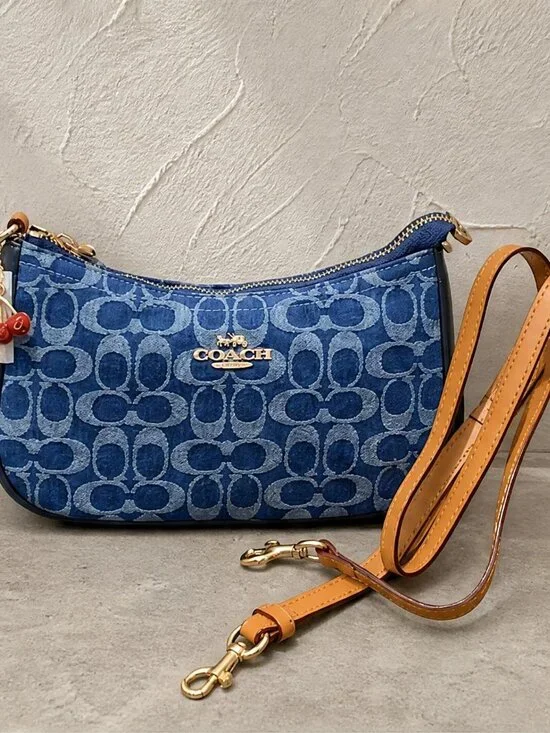 Coach Teri Shoulder Bag In Signature Denim Cherry CAF82 ☘️ Coach