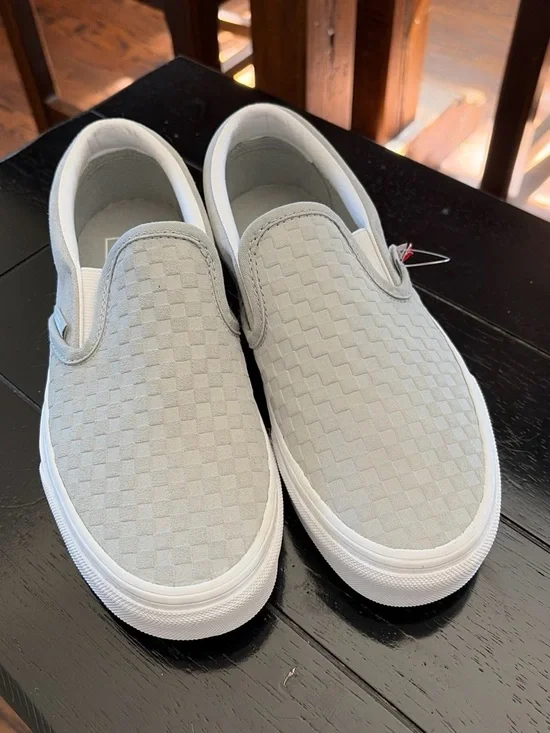 NWT Vans Slip-On Sneakers in Gray Suede M4.5 W6