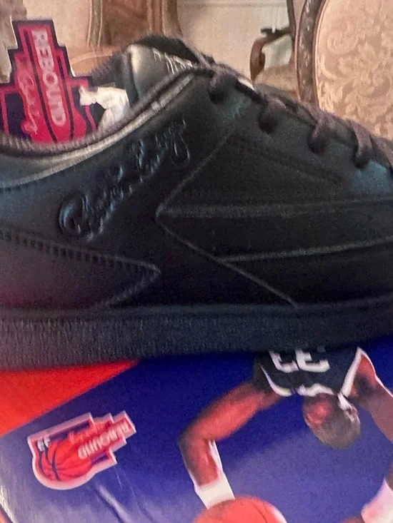 Men's Black Low-Top Sneakers - Casual Comfort