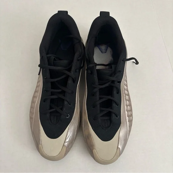 Men's Lightweight Sneakers in Black and Metallic Taupe