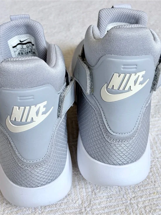 **NWOT** Nike✔️Men’s Incursion High-Top Sneakers
