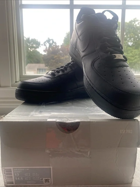 Nike Air Force’s Black Men’s Low-Top Leather Sneakers