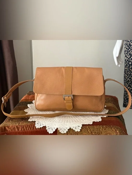Longchamp Tan Leather Shoulder Bag with Buckled Flap