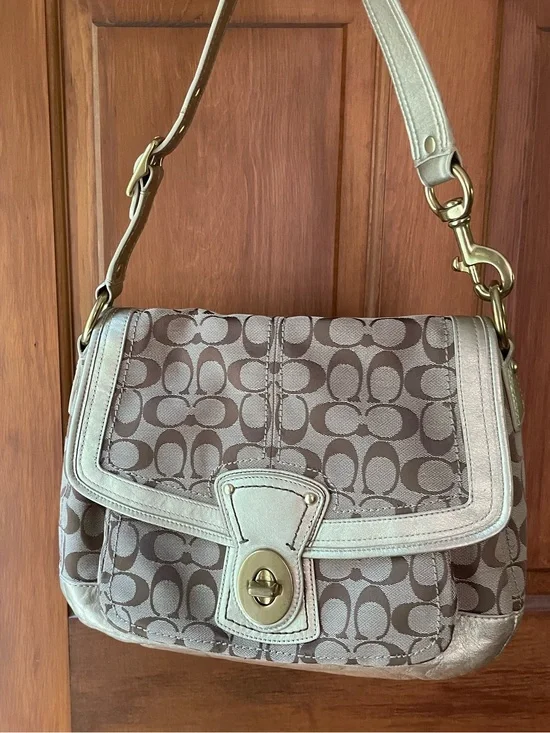 🥭Coach Ali legacy satchel🥭