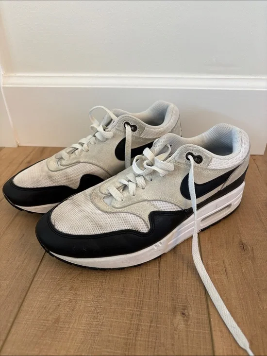 Men’s Nike Air Max size 8.5
