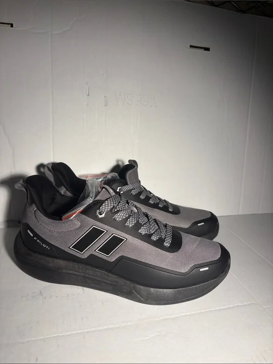 NEW PILOTI Mens Grey Sneakers Size 9