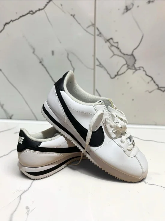 Nike Men’s White Leather Sneakers with Black Swoosh