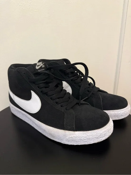 Nike SB Blazer Mid Skate Shoes