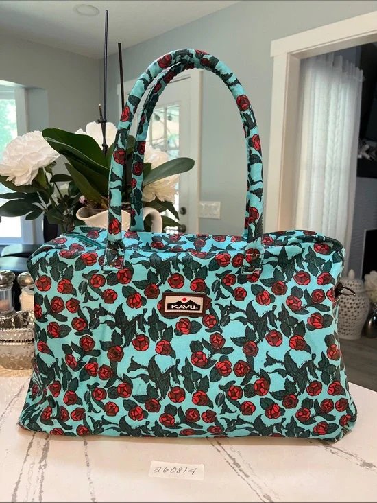 Kavu Getaway weekender bag Turquoise Red Rose-Print Tote