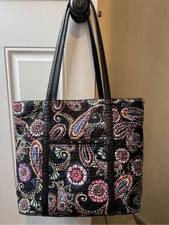 Vera Bradley Quilted Black Paisley Large Tote Bag w/leather trim (19”x14”x6”)