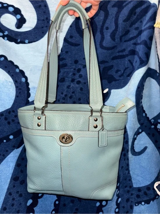 Coach Hampton Turnlock Tote Bag Pebbled Leather