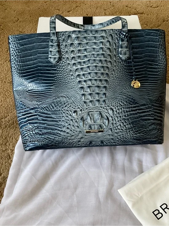 EUC Beautiful Brahmin mid blue Croc-Embossed large Leather Tote!