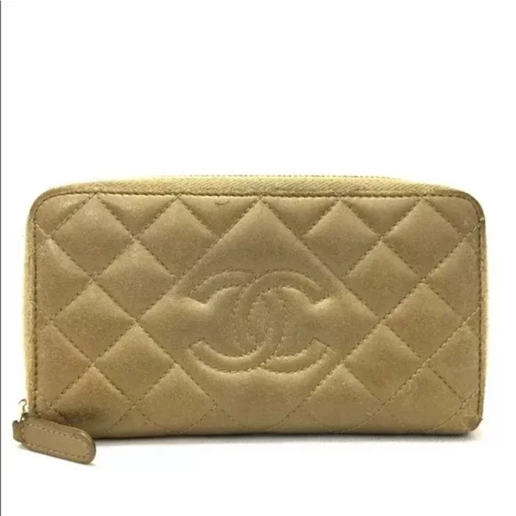 authentic CHANEL Quilted  CC Logo Lambskin Zip