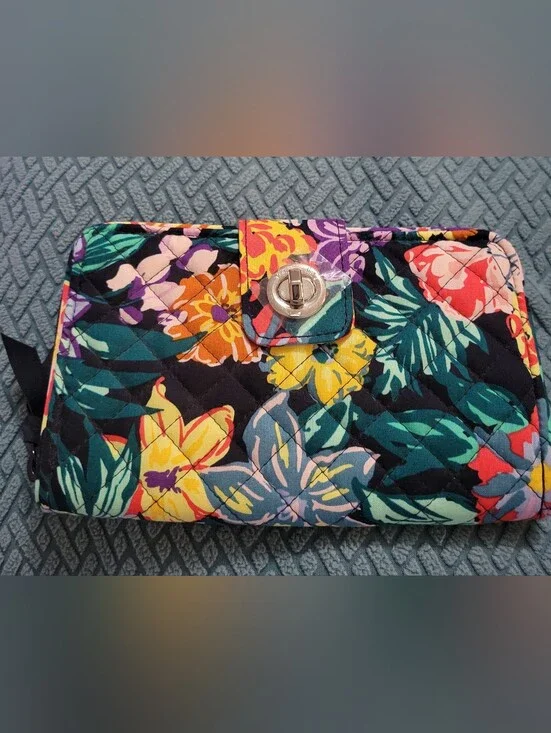 Vera Bradley RFID Turnlock  Wallet In Happy Blooms Pattern NWT