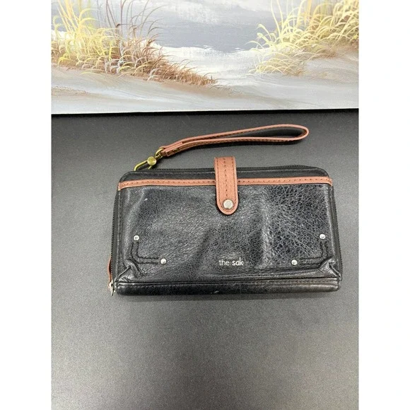 The Sak Iris Leather Wristlet Wallet Black Brown Zip Around Clutch