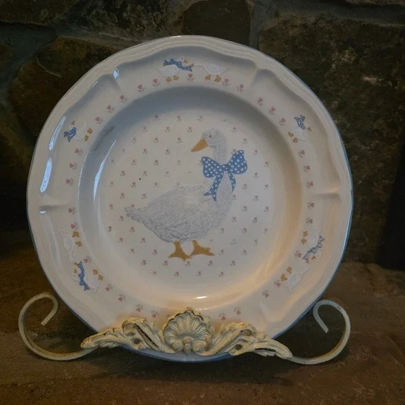 Brick Oven Stoneware Aunt Rhody Goose Dinner Plate Blue Polka Dot Bow 10.5 inch