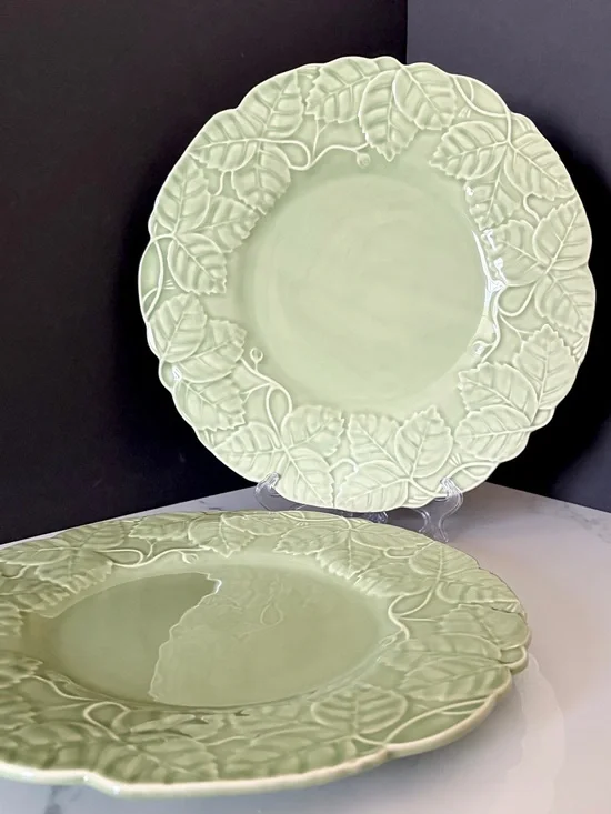 SET of 2 Strawberry Leaves Chargers by Bordallo Pinheiro