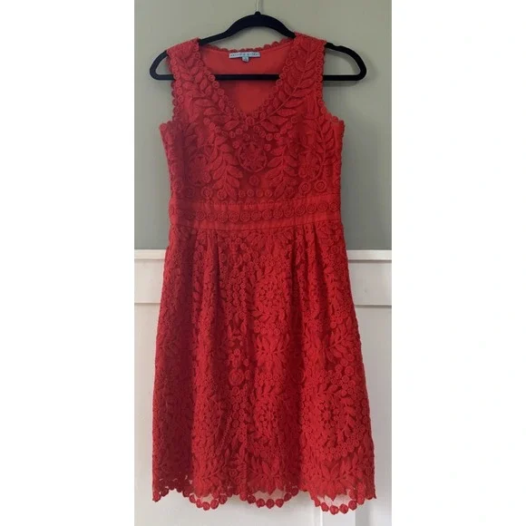 Antonio Melani dress Lace Red‎ Size 4 Stunning V Neck Sheath