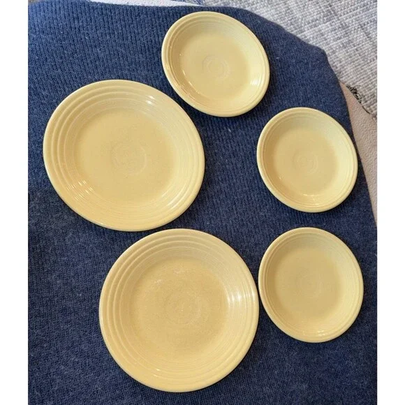 Homer Laughlin  Fiesta Yellow  Mixed Size Plate Set  2 Salad 3 Dessert