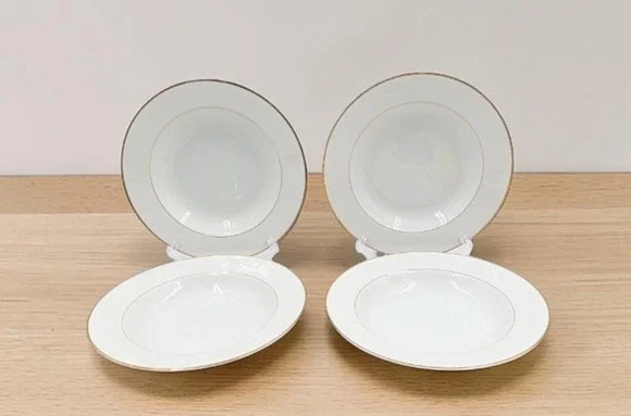 Four Crown Mayfair 381 Rim Soup Bowls Set of 4 Gold Trim Japan 8 1/2