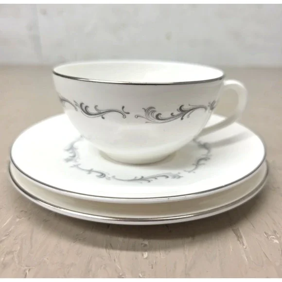 Royal Doulton Coronet H4947 Tea Trio Cup Saucer Side Plate Vintage China Set