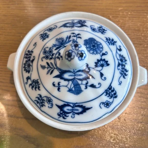 Blue Danube Blue Onion 6” Rimmed Casserole Dish or Sugar Bowl