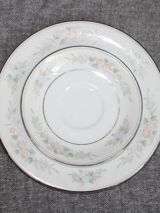 Vintage Noritake China 'Romance' Pattern 6022 Saucer & Luncheon Plate Set