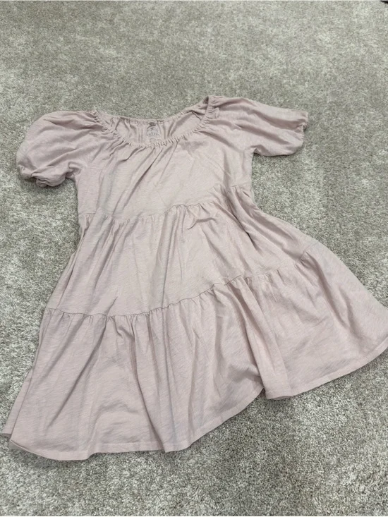 NWOT Velvet by Graham & Spencer Blush Pink Tiered Puff-Sleeve Dress
