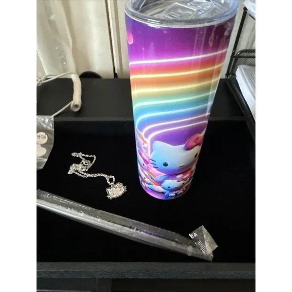 Hello Kitty Tumbler 20‎ oz  With Silver Toed Bling Necklace Brand New 3937