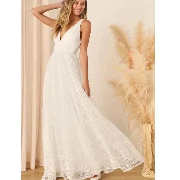 NWT Lulus Sweetest Beloved Bridal Embroidered Sleeveless‎ Gown Dress Size S