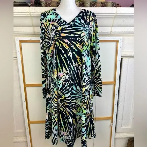 NWOT Abstract print dress V neck w/ pockets rare