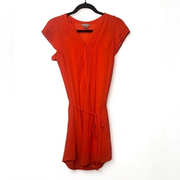 H & M Women Sz 4 Coral Sheer Overlay‎ Pleated Shirt V Neck Dress with Tie Waist