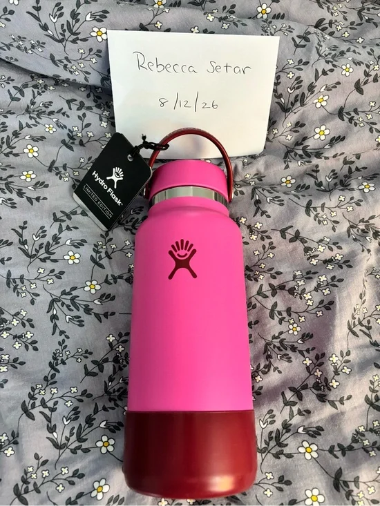 Hydro Flask Kids Bottle in Hot Pink with Maroon Base- nwt 32oz