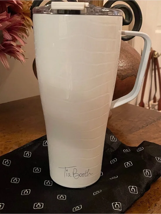 NWOT BrüMate x Tia Booth Pearl Croc Toddy XL insulated mug