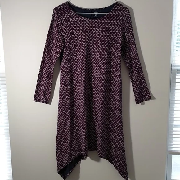 Old‎ Navy geometric long sleeve dress.