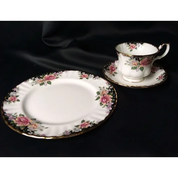 VINTAGE ROYAL ALBERT BONE CHINA CONCERTO TEA CUP AND 8'' PLATE SET 1991