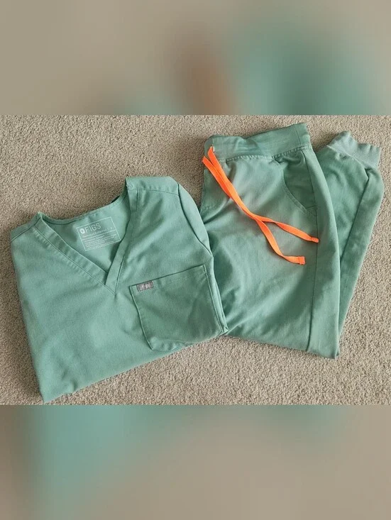 FIGS Women’s Jade Scrubs