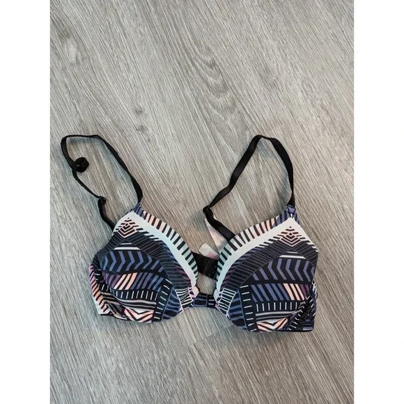 Victorias Secret PINK‎ 32A Wear everywhere T-shirt lightly lined underwire bra